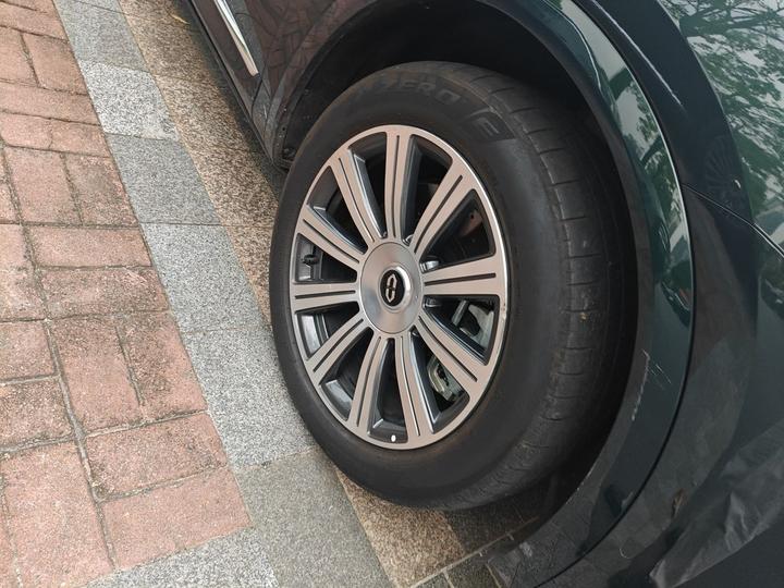 HIMA AITO M8 2025 EV Max+ 5-Seater Long Range 192-Line LiDAR photo 8