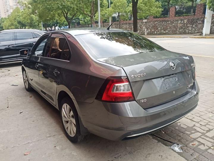 Rapid 2018 1.6L MT Comfort photo 4