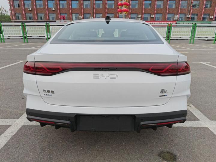 Qin L 2026 DM-i 128KM Leading photo 3