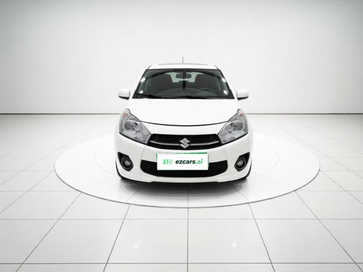 2013 1.0L MT Luxury photo 2
