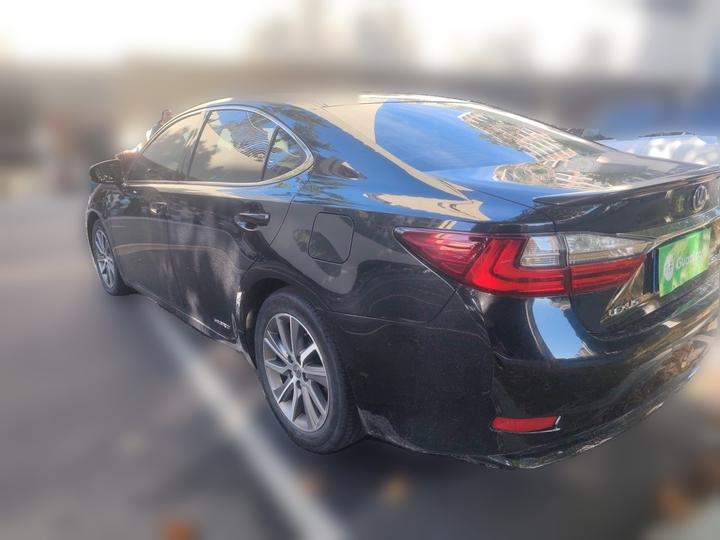 ES 2015 300h Comfort photo 4