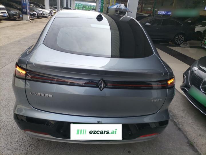 2025 140km Luxury photo 3