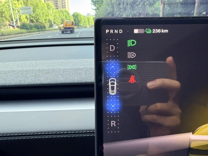Model Y L 2025 Long Range AWD photo 5