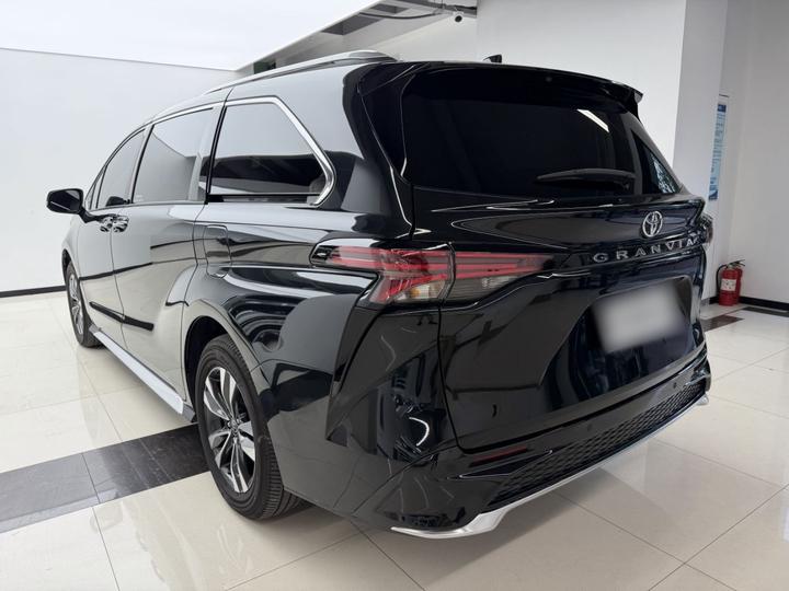 Granvia 2024 2.5L Hybrid Premium PLUS AWD photo 4