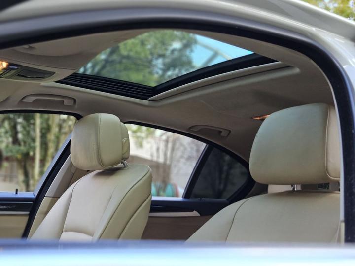 5 Series Imported 2012 520i photo 8