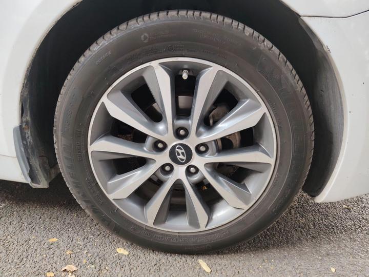 Sonata 2013 2.0L AT Premium photo 8