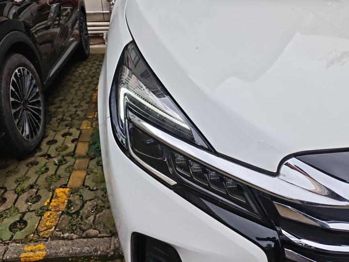 GL8 2023 Facelift Luxury photo 7