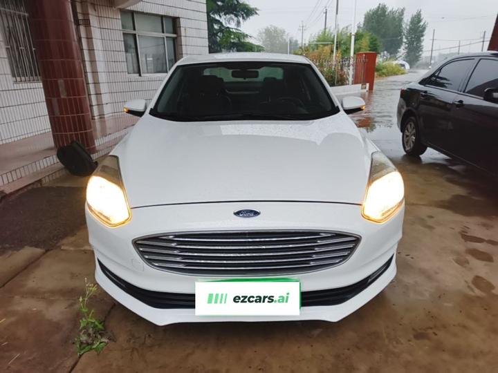 Escort 2019 1.5L AT photo 2