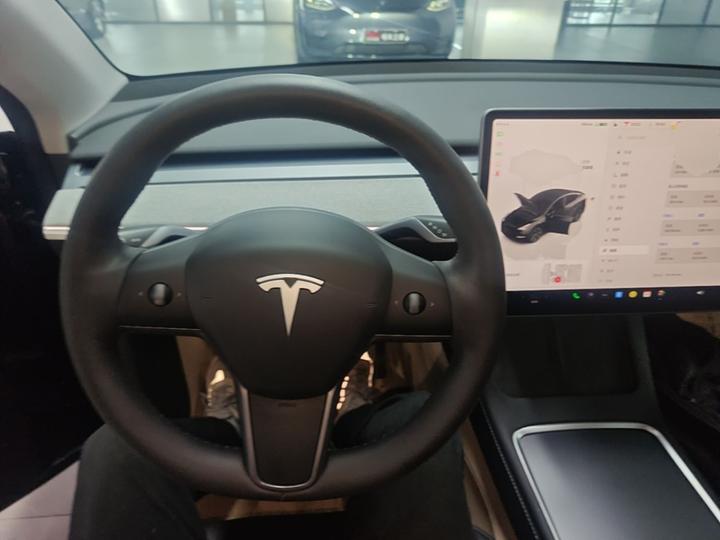 Model Y 2023 RWD photo 6