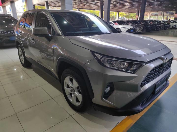RAV4 2022 2.0L CVT RWD photo 3