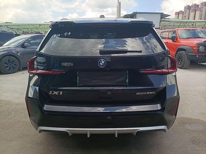 iX1 2023 eDrive25L M Sport Package photo 3