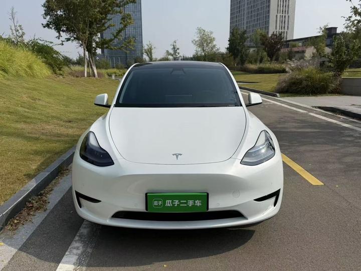 Model Y 2022 Facelift RWD photo 2