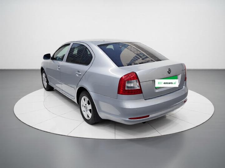 Octavia 2013 1.6L MT photo 4