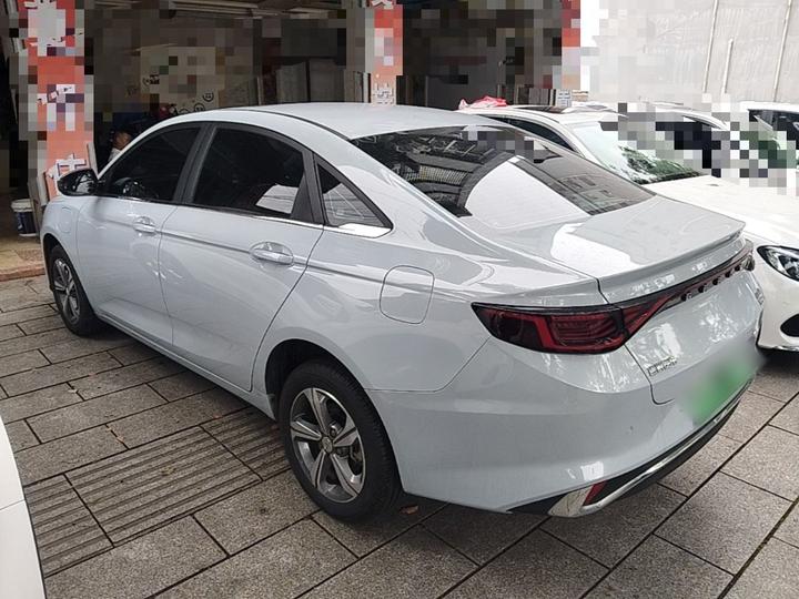 Emgrand L HiP 2022 1.5TD-DHT Pro 100KM Super photo 4