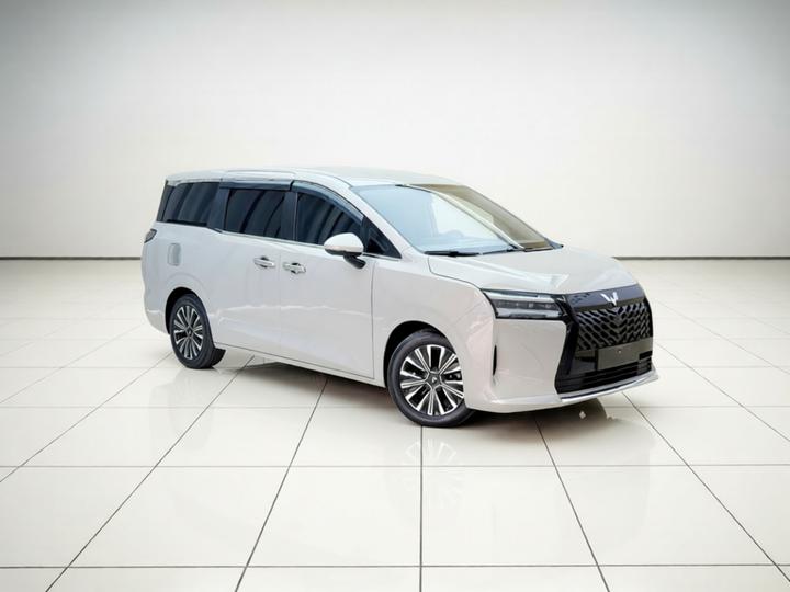 730 EV 2025 125km Luxury photo 3