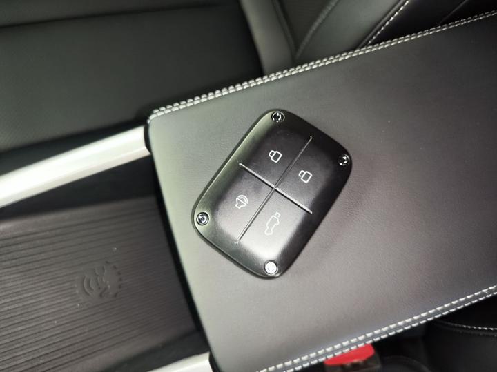 iCAR-Class V23 2025 401 RWD ADAS photo 8