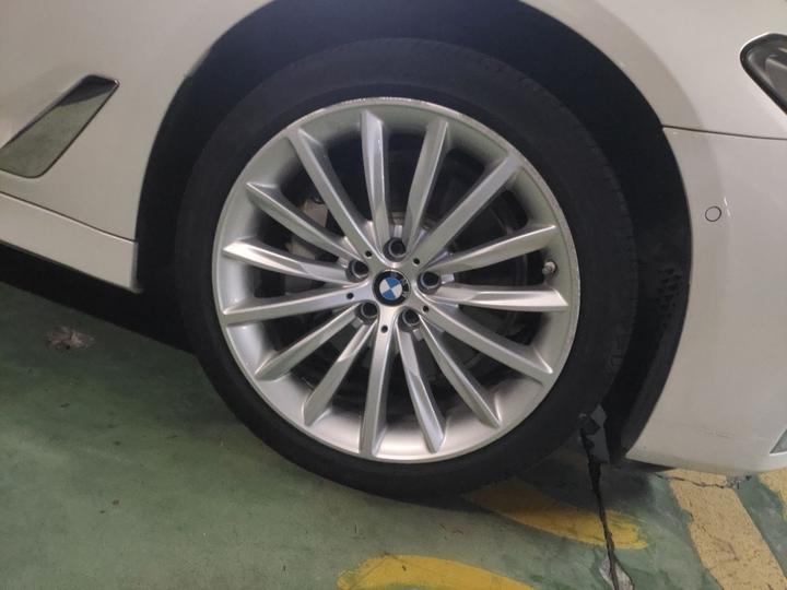 5 Series 2021 530Li Exclusive Luxury photo 8