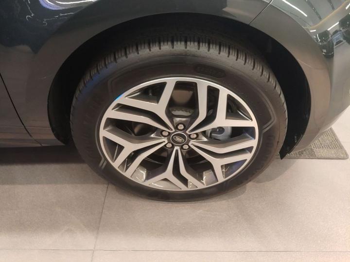 2026 Range Rover Evoque L SE photo 8