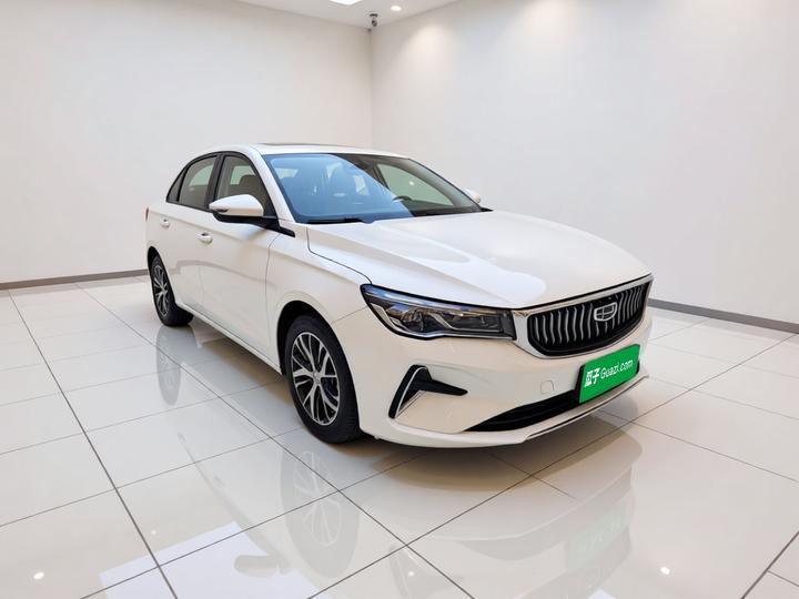 Emgrand 2022 4 1.5L MT Luxury photo 3