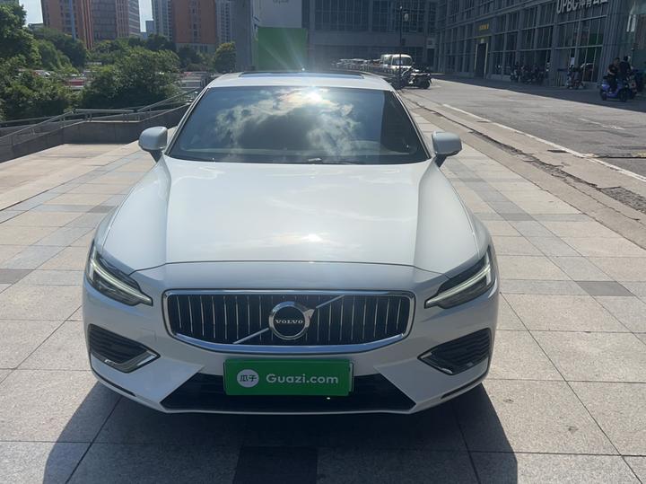 S60 EV 2022 T8 E Hybrid AWD Luxury photo 2