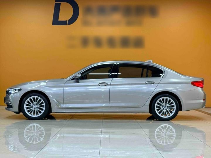 5 Series 2018 525Li Luxury photo 3