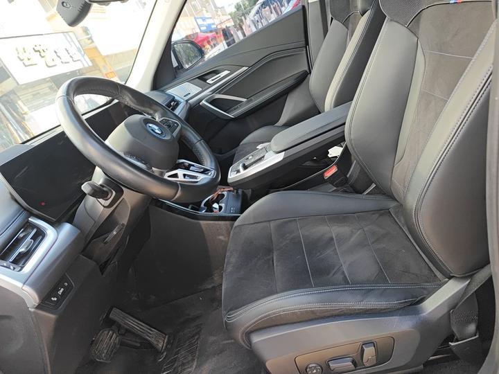 iX1 2023 xDrive30L M Sport Package photo 7