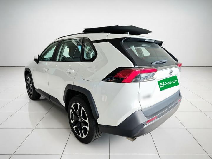 RAV4 2021 2.0L CVT AWD Premium photo 4
