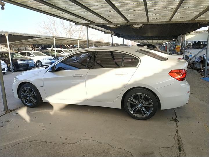 1 Series 2018 118i Sport photo 3