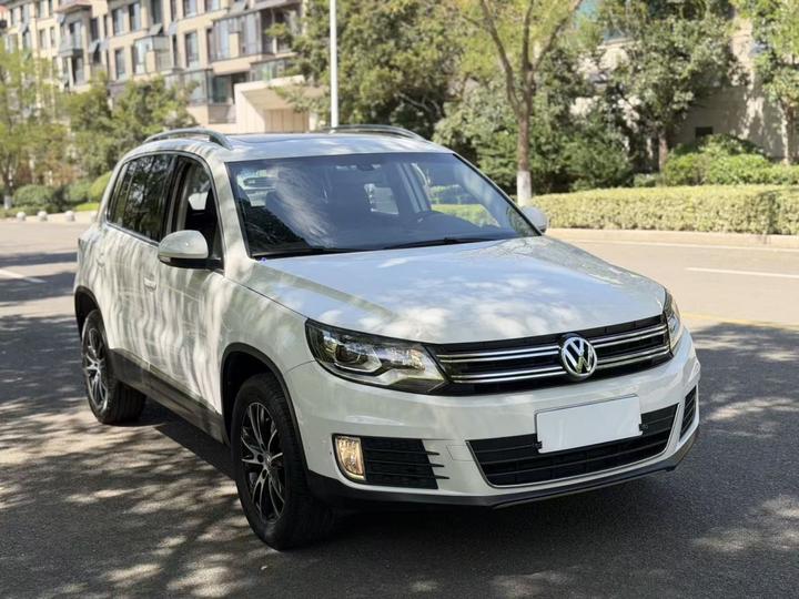 Tiguan 2015 1.8TSI AT RWD Luxury photo 3
