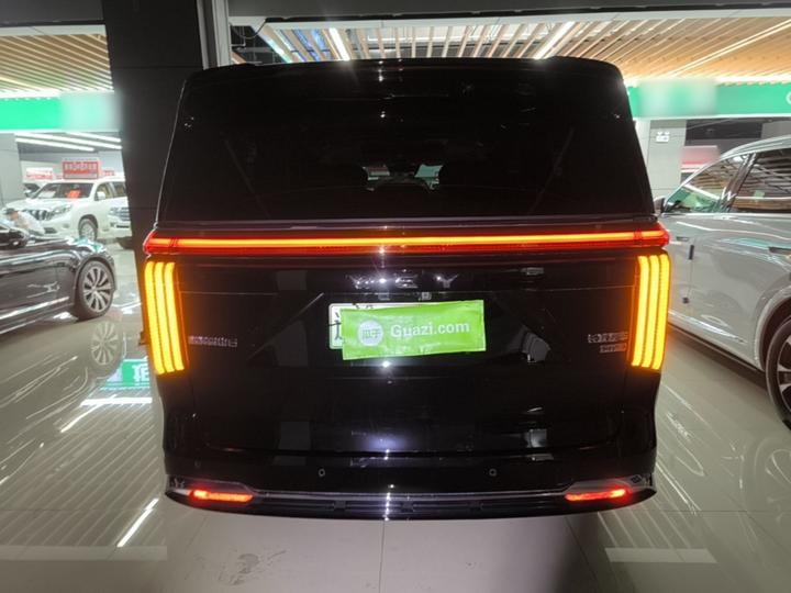 2025 AWD 8 photo 5