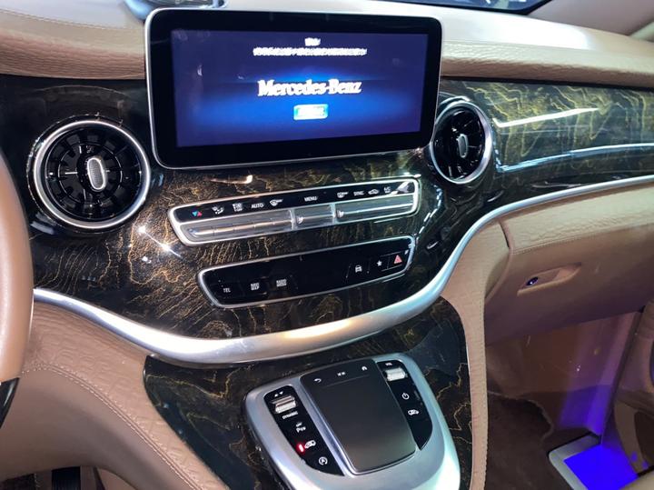 V-Class 2022 V 260 L Long Wheelbase Luxury photo 6