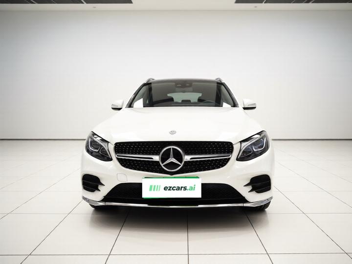 GLC 2017 GLC 260 4MATIC Luxury photo 2