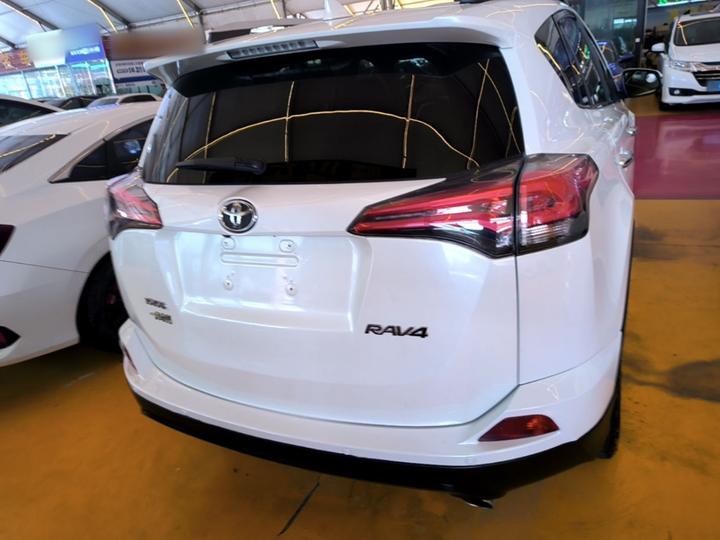 RAV4 2015 2.0L CVT RWD photo 3