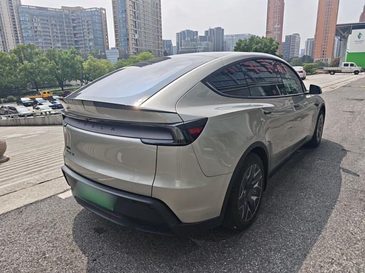Model Y L 2025 Long Range AWD photo 4