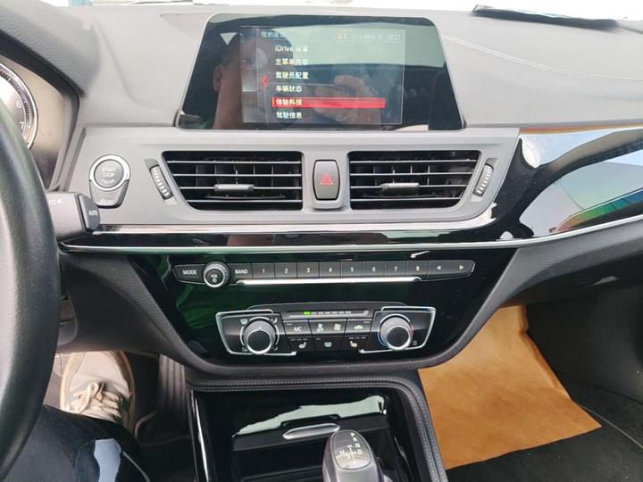 1 Series 2018 118i Sport photo 8