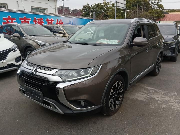 Outlander 2019 2.4L AWD Enjoy 7-Seater China V