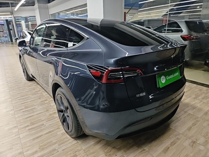 Model Y 2024 RWD photo 4