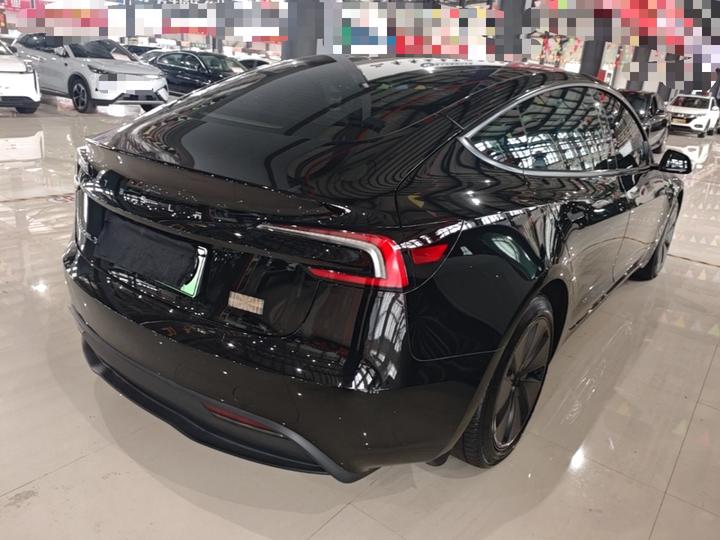 Model 3 2023 RWD photo 4