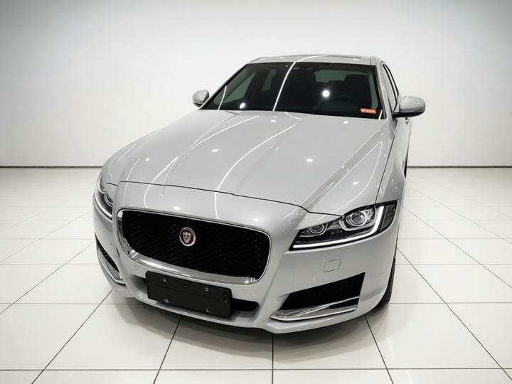 XFL 2020 XFL 2.0T P250 AWD Exclusive
