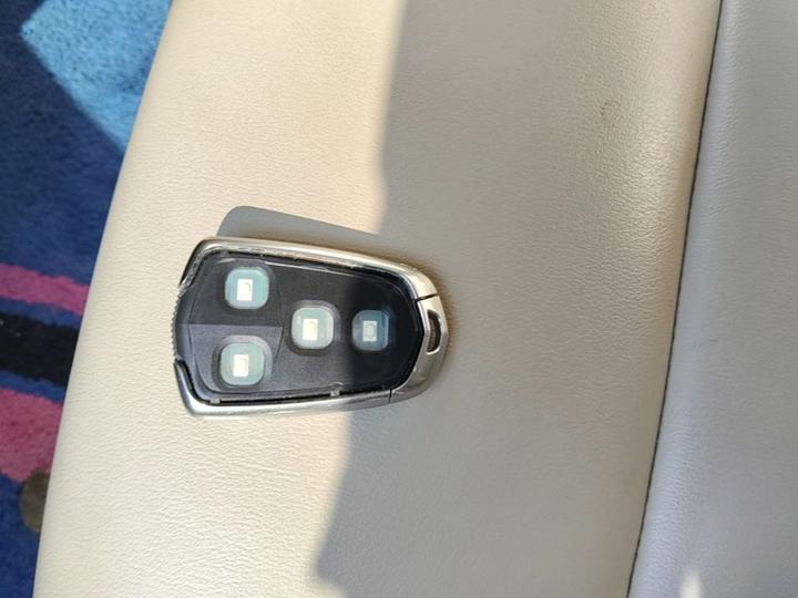 XTS 2017 28T Tech photo 8