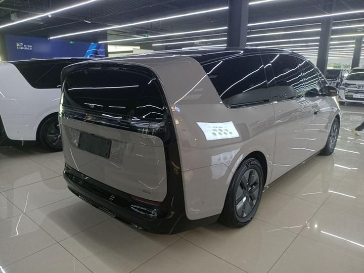 Li MEGA 2024 Ultra photo 6