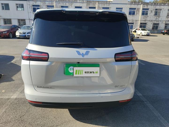 730 EV 2025 125km Luxury photo 5