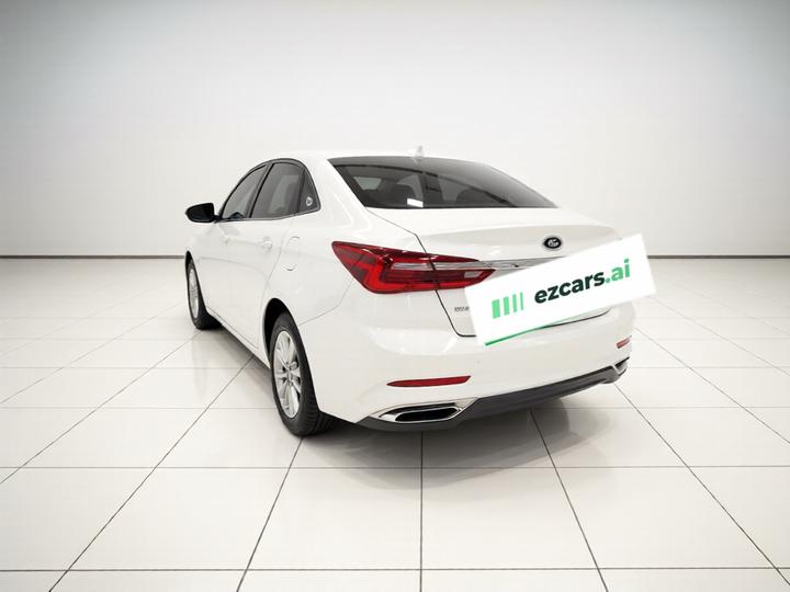 Escort 2021 1.5L AT photo 4