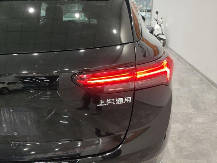 2023 Envision S 552T RWD Luxury photo 7