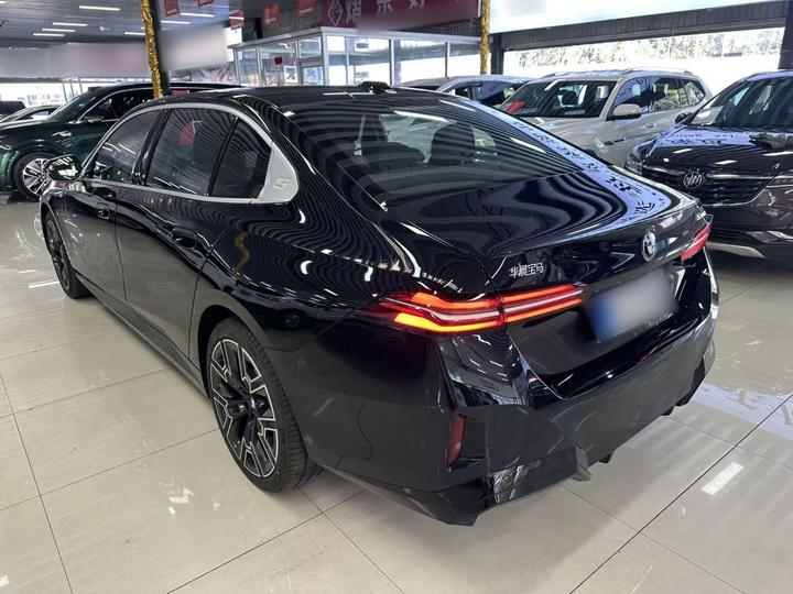 5 Series 2025 530Li Exclusive M Sport Package photo 4