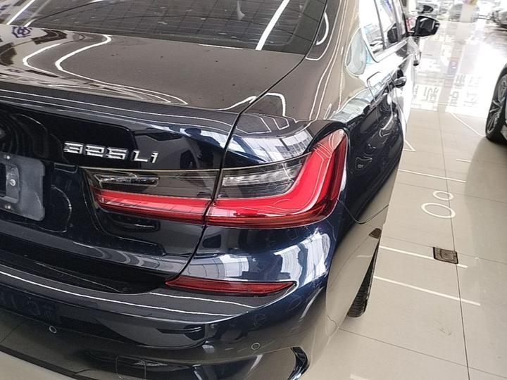 3 Series 2022 325Li M Sport Package photo 7