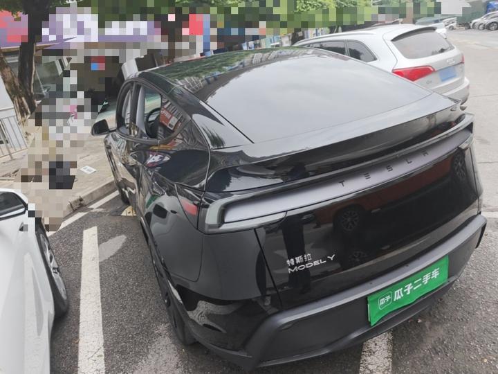 Model Y 2025 RWD photo 4