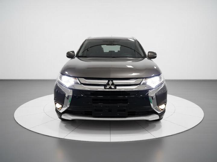 Outlander 2018 2.0L RWD Honor 5-Seater photo 2