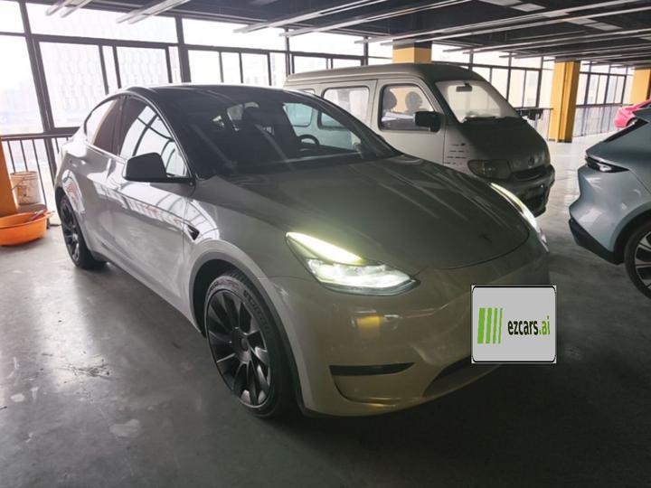 Model Y 2021 Standard Range RWD photo 3