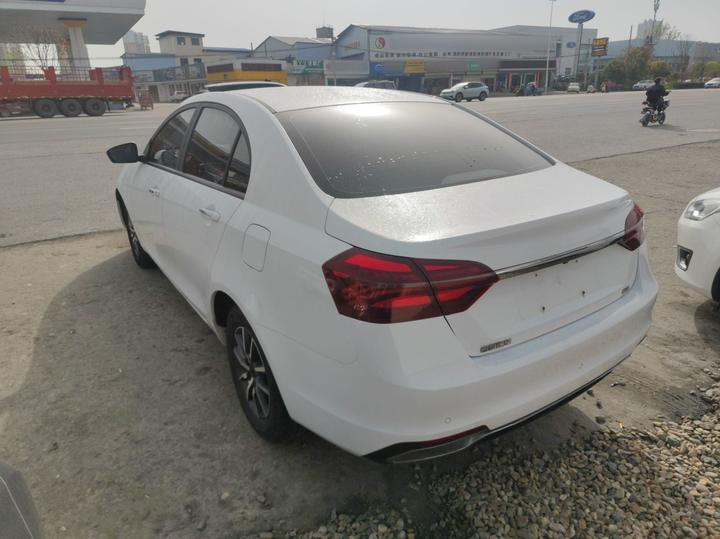 Emgrand 2019 1.5L CVT Luxury China VI photo 4
